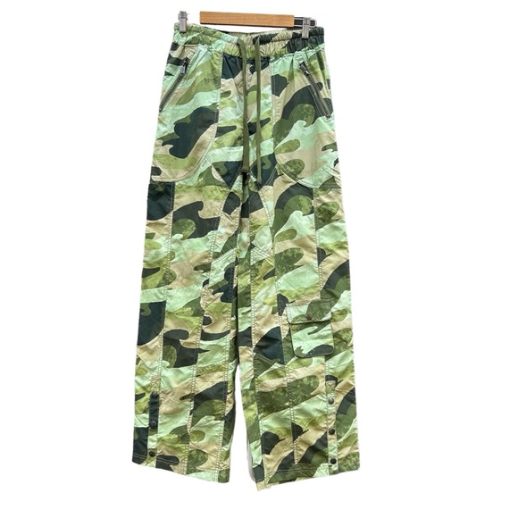 Free People FP Movement Stadium Printed Track Pants Green Camo NWOT SMALL - Picture 2 of 16